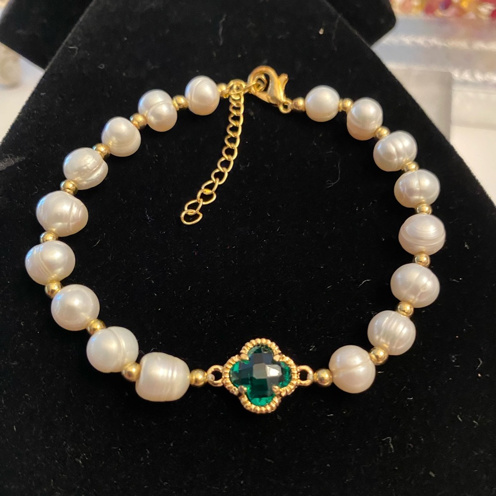 Baroque Pearl Green Crystal Clover Golden Bracelet